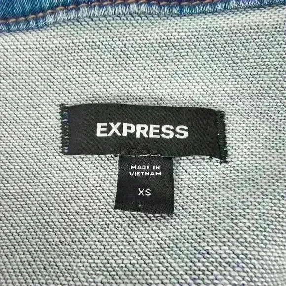 ✨Like New✨ Express Women's Light Wash Denim Trucker Jacket, Blue, Size XS - Picture 6 of 8